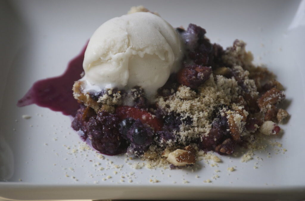 Berry Crisp (Gluten-free & Vegan)