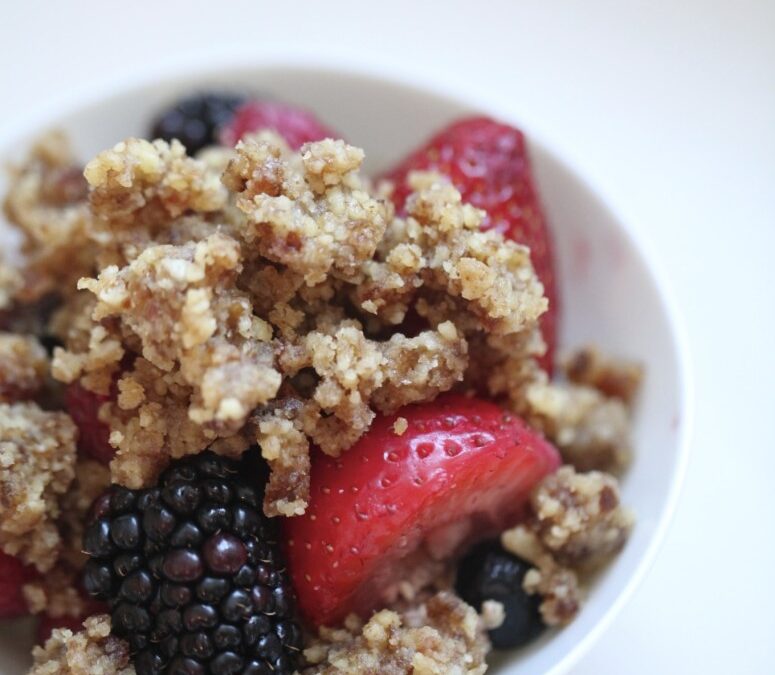 My Favorite 5-Minute Dessert – Raw Berry Crisp