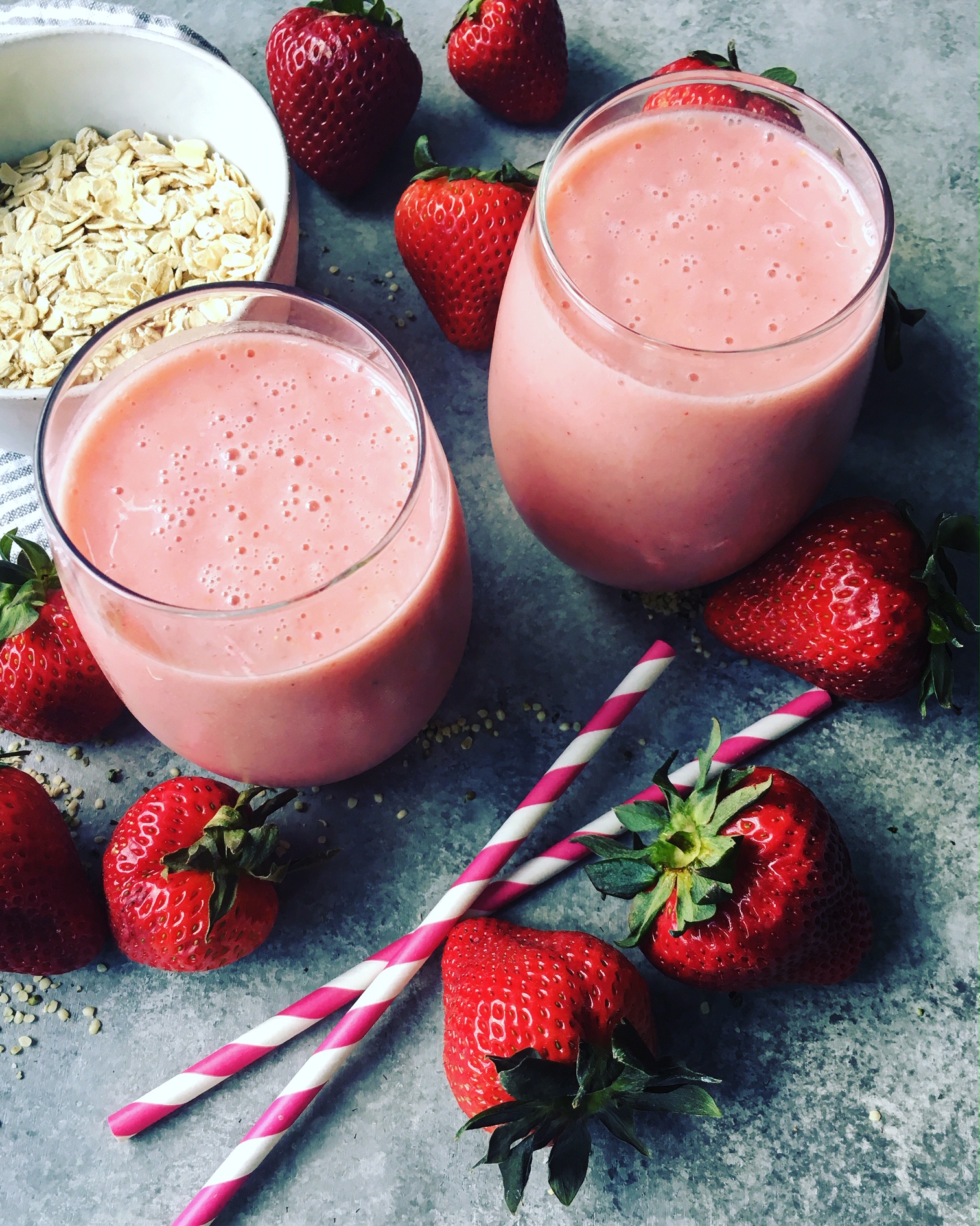 Strawberry Oatmeal Smoothie