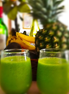 Pineapple Cilantro Mango Detox Smoothie